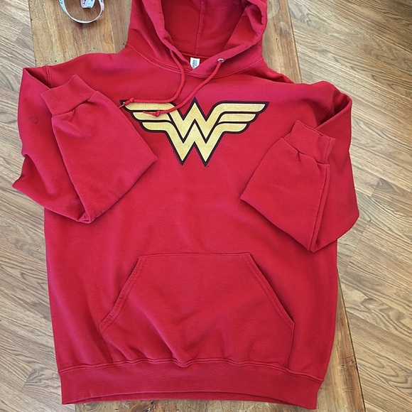 Wonder Woman Hoodie - Picture 4 of 4